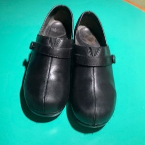 Dansko Black Heeled Leather Flats sz 40